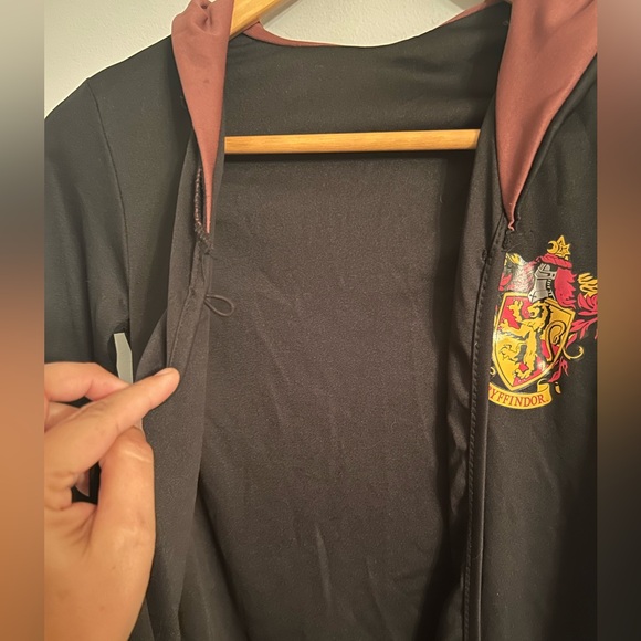 Harry Potter Gryffindor Robe - Picture 5 of 11